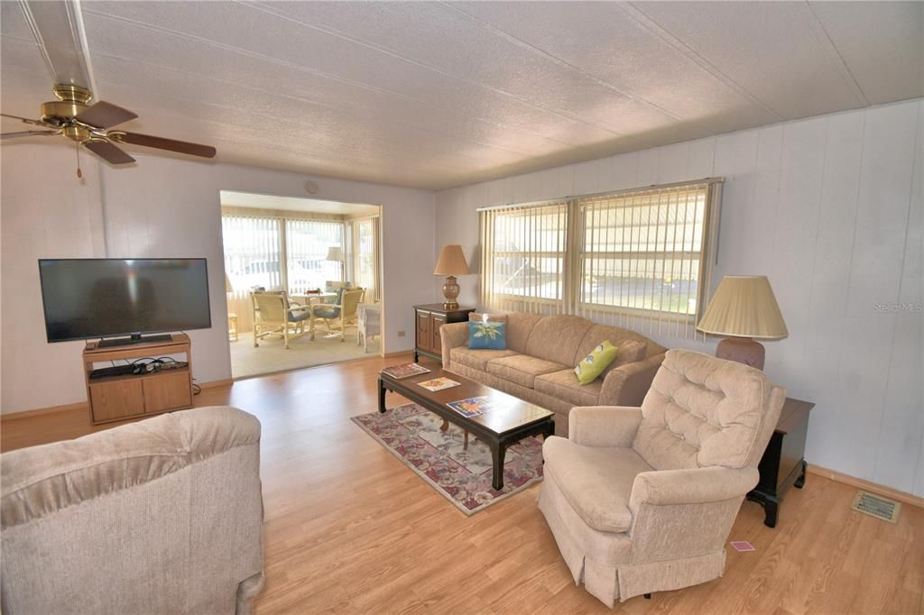 En Venta: $142,900 (2 camas, 2 baños, 1152 Pies cuadrados)