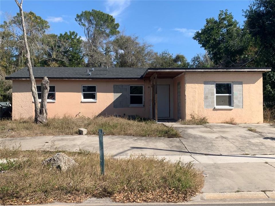 Active With Contract: $129,900 (3 beds, 2 baths, 1391 Square Feet)