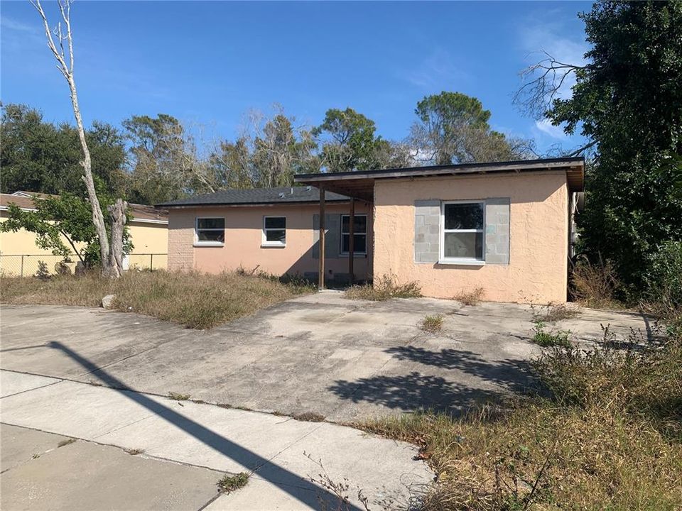Active With Contract: $129,900 (3 beds, 2 baths, 1391 Square Feet)