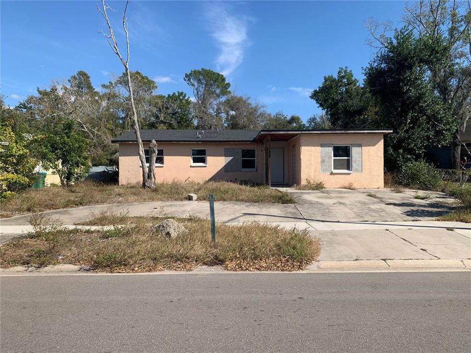 Active With Contract: $129,900 (3 beds, 2 baths, 1391 Square Feet)