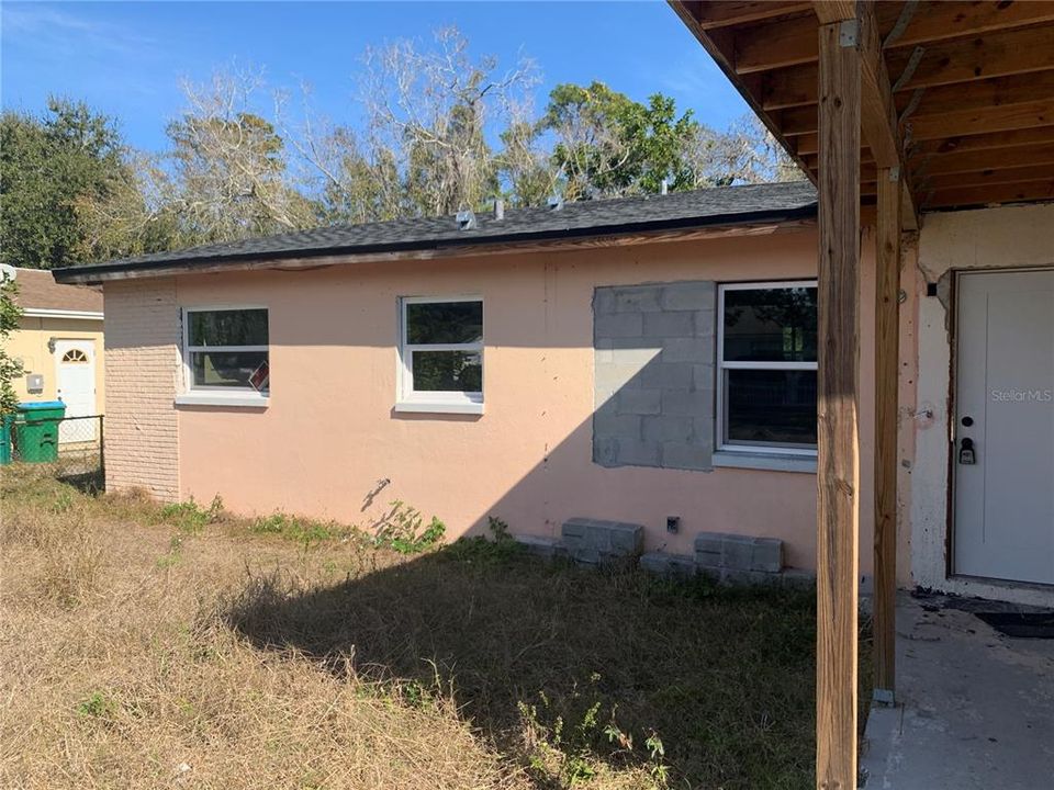 Active With Contract: $129,900 (3 beds, 2 baths, 1391 Square Feet)