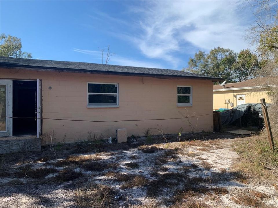 Active With Contract: $129,900 (3 beds, 2 baths, 1391 Square Feet)