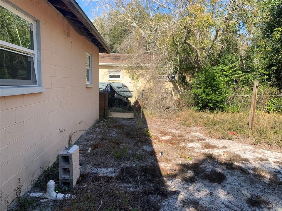 Active With Contract: $129,900 (3 beds, 2 baths, 1391 Square Feet)