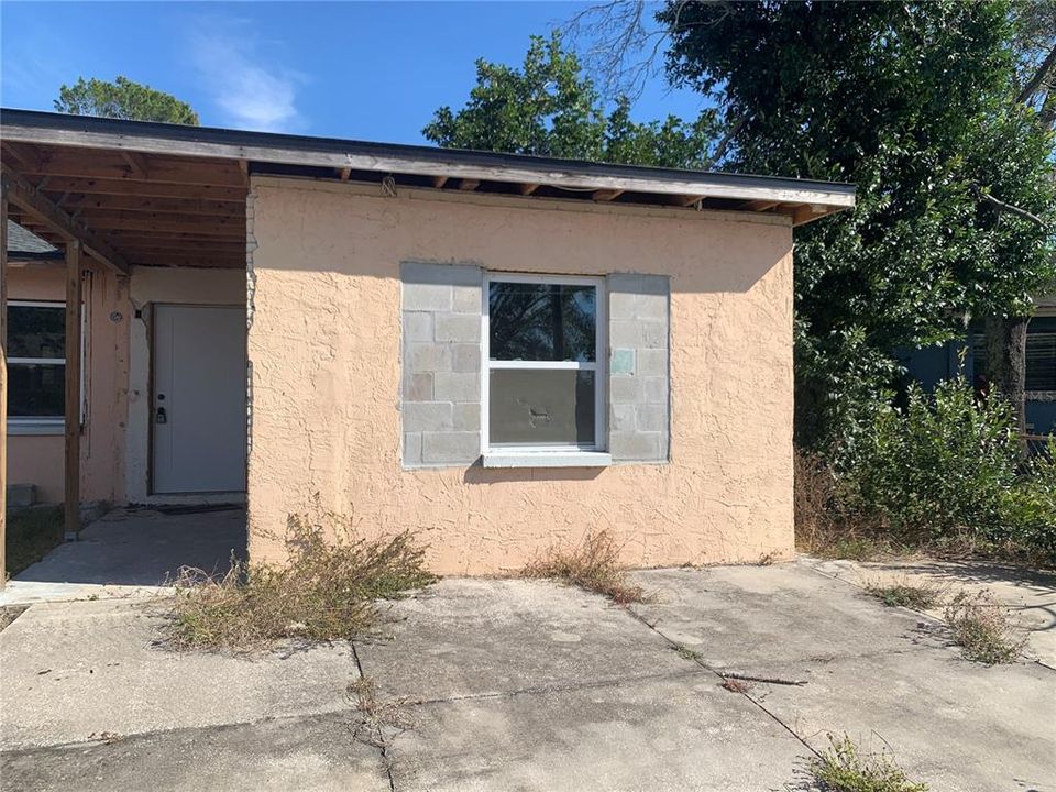 Active With Contract: $129,900 (3 beds, 2 baths, 1391 Square Feet)