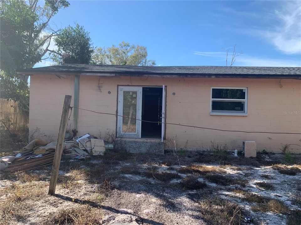 Active With Contract: $129,900 (3 beds, 2 baths, 1391 Square Feet)