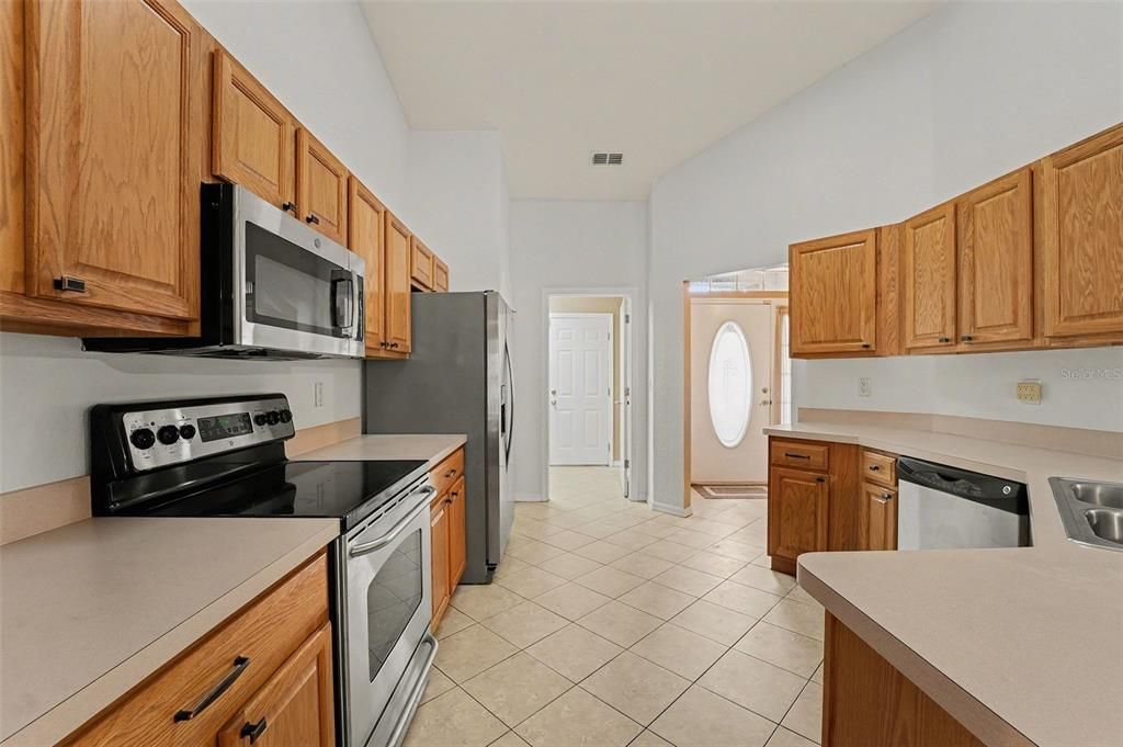 Activo con contrato: $309,900 (4 camas, 2 baños, 1799 Pies cuadrados)