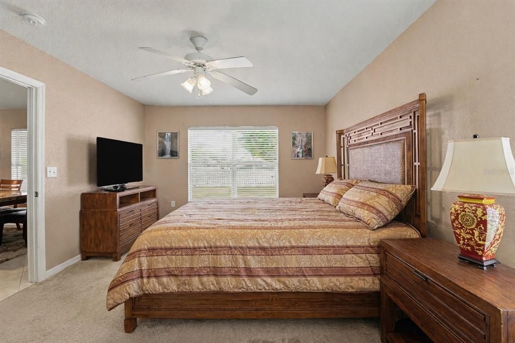 Activo con contrato: $309,900 (4 camas, 2 baños, 1799 Pies cuadrados)