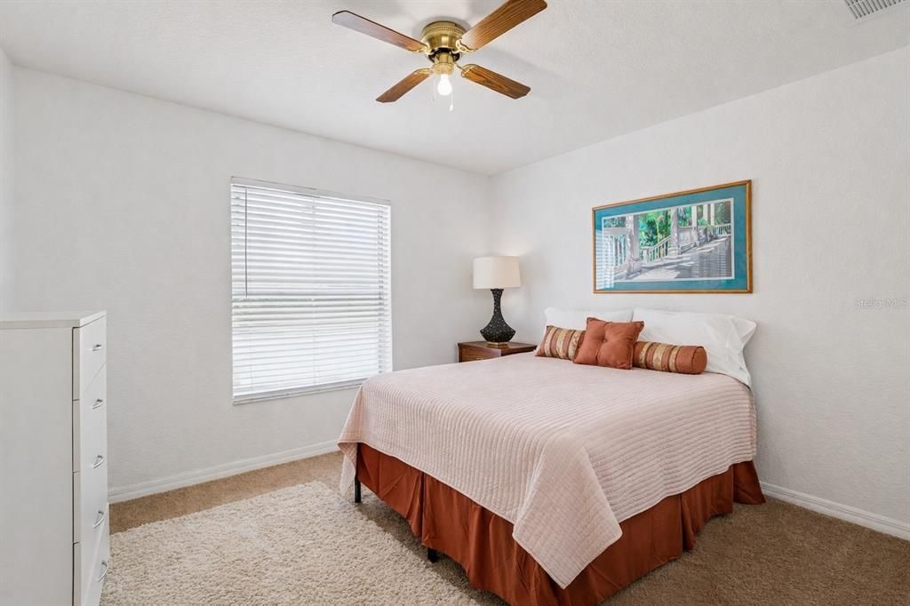 Activo con contrato: $309,900 (4 camas, 2 baños, 1799 Pies cuadrados)