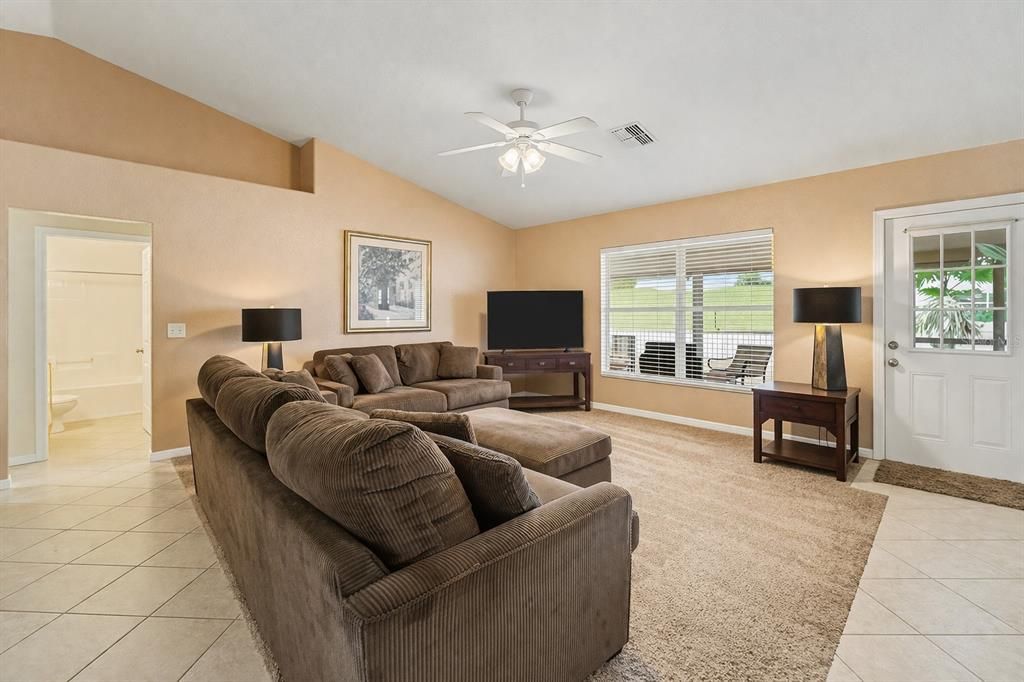 Activo con contrato: $309,900 (4 camas, 2 baños, 1799 Pies cuadrados)