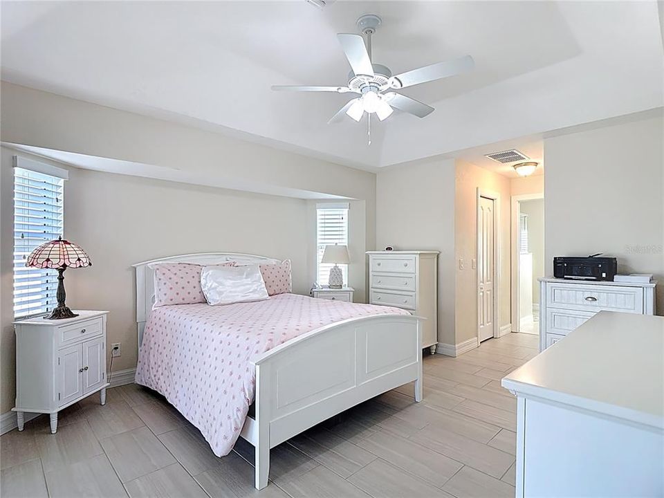 Active With Contract: $489,000 (3 beds, 3 baths, 1980 Square Feet)