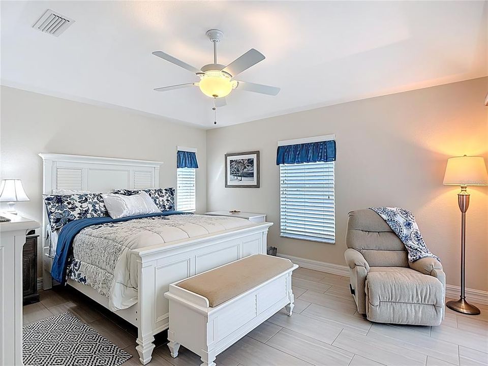 Active With Contract: $489,000 (3 beds, 3 baths, 1980 Square Feet)