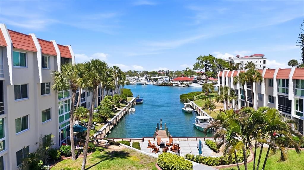 For Sale: $349,000 (2 beds, 2 baths, 1085 Square Feet)