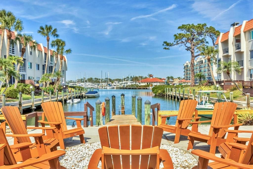 For Sale: $349,000 (2 beds, 2 baths, 1085 Square Feet)