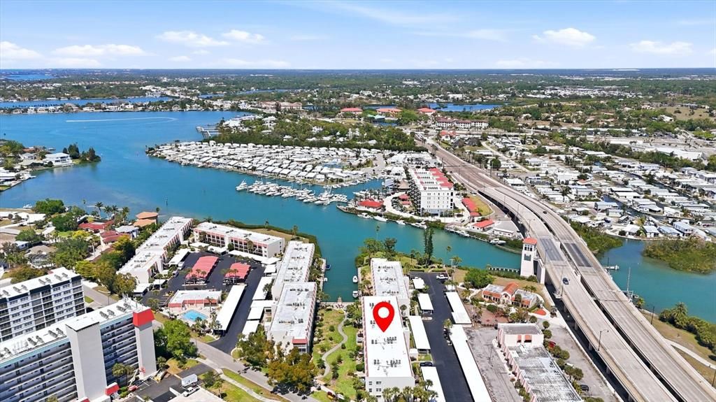For Sale: $349,000 (2 beds, 2 baths, 1085 Square Feet)