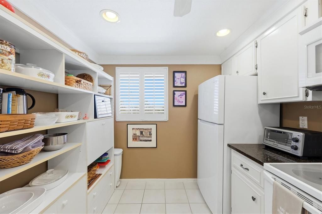 For Sale: $349,000 (2 beds, 2 baths, 1085 Square Feet)