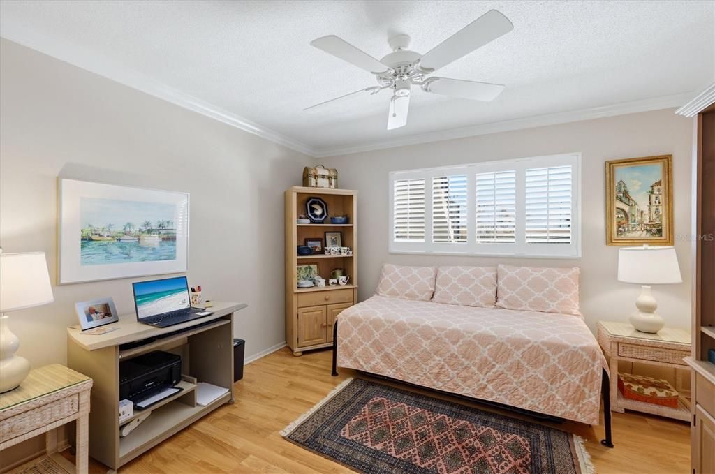 For Sale: $349,000 (2 beds, 2 baths, 1085 Square Feet)