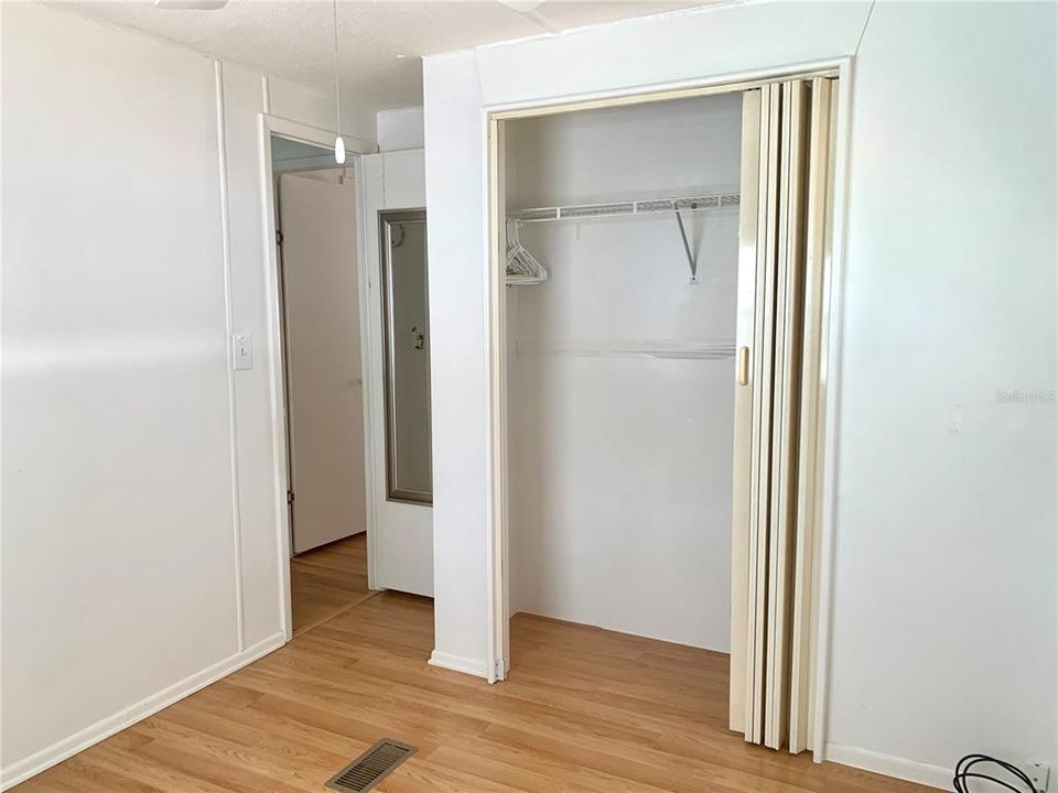 For Sale: $155,000 (2 beds, 1 baths, 1100 Square Feet)