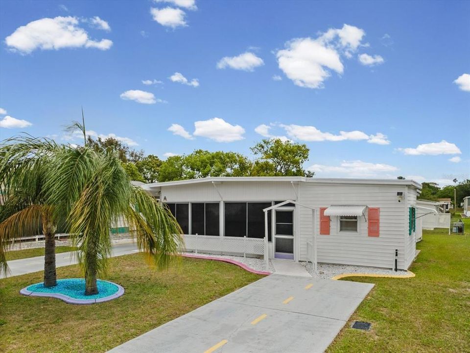 For Sale: $155,000 (2 beds, 1 baths, 1100 Square Feet)