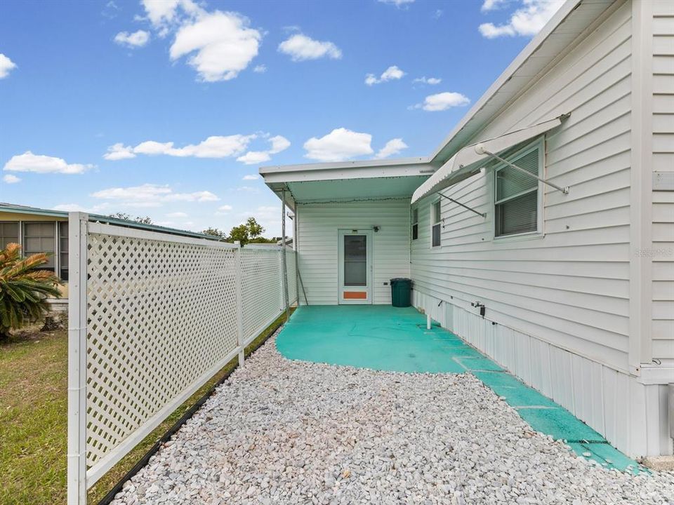 For Sale: $155,000 (2 beds, 1 baths, 1100 Square Feet)