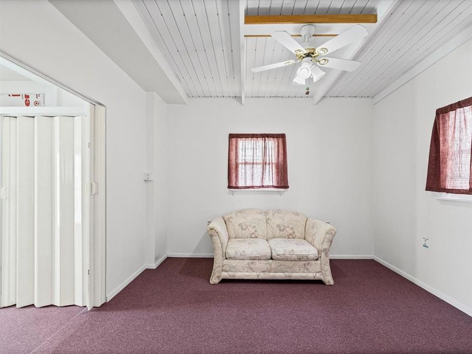 For Sale: $155,000 (2 beds, 1 baths, 1100 Square Feet)