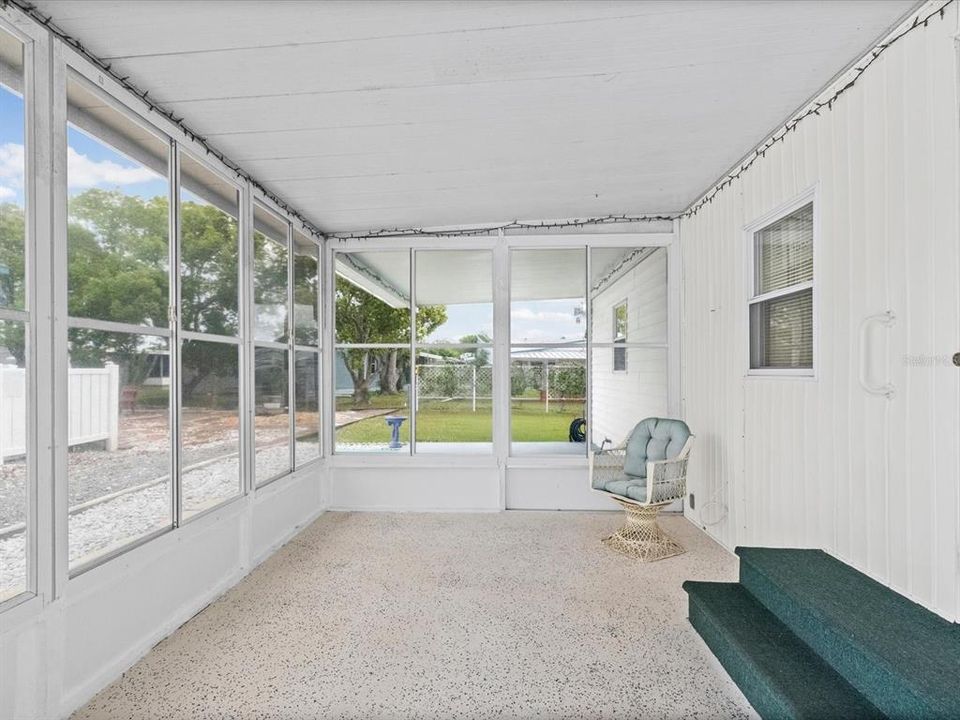 For Sale: $155,000 (2 beds, 1 baths, 1100 Square Feet)