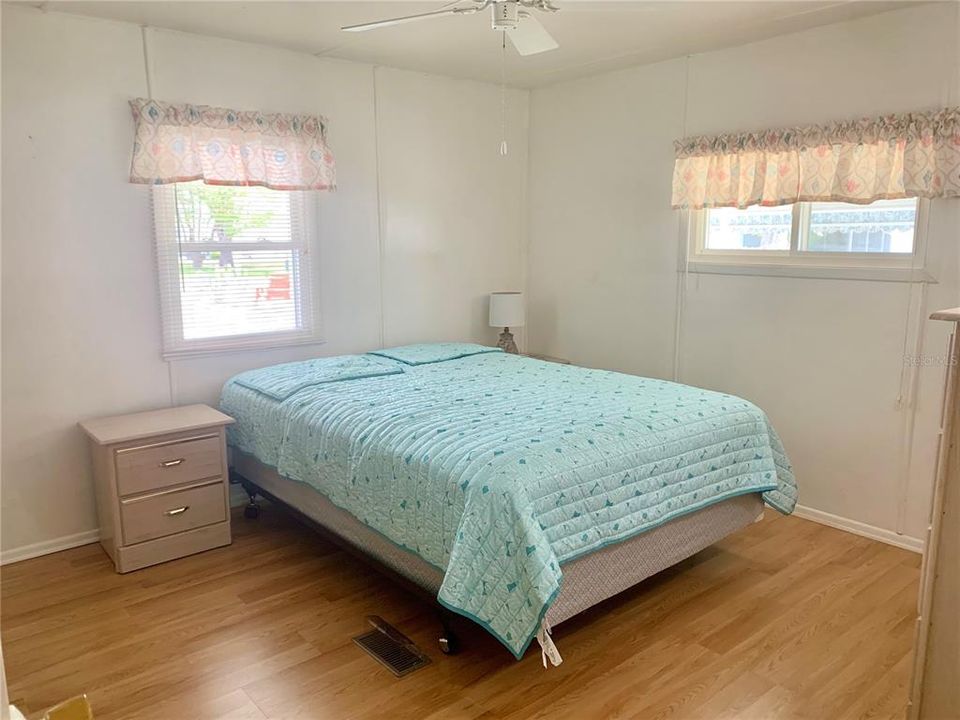 For Sale: $155,000 (2 beds, 1 baths, 1100 Square Feet)