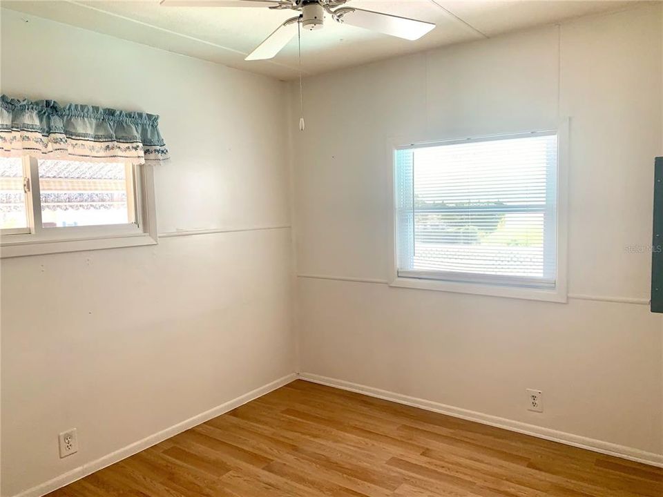 For Sale: $155,000 (2 beds, 1 baths, 1100 Square Feet)
