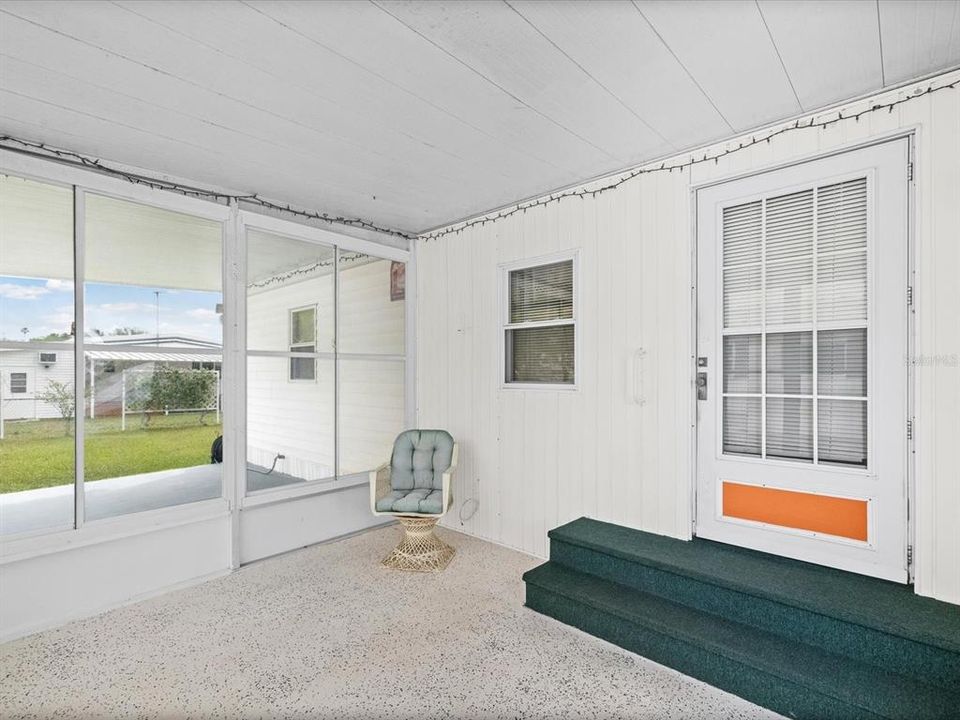 For Sale: $155,000 (2 beds, 1 baths, 1100 Square Feet)