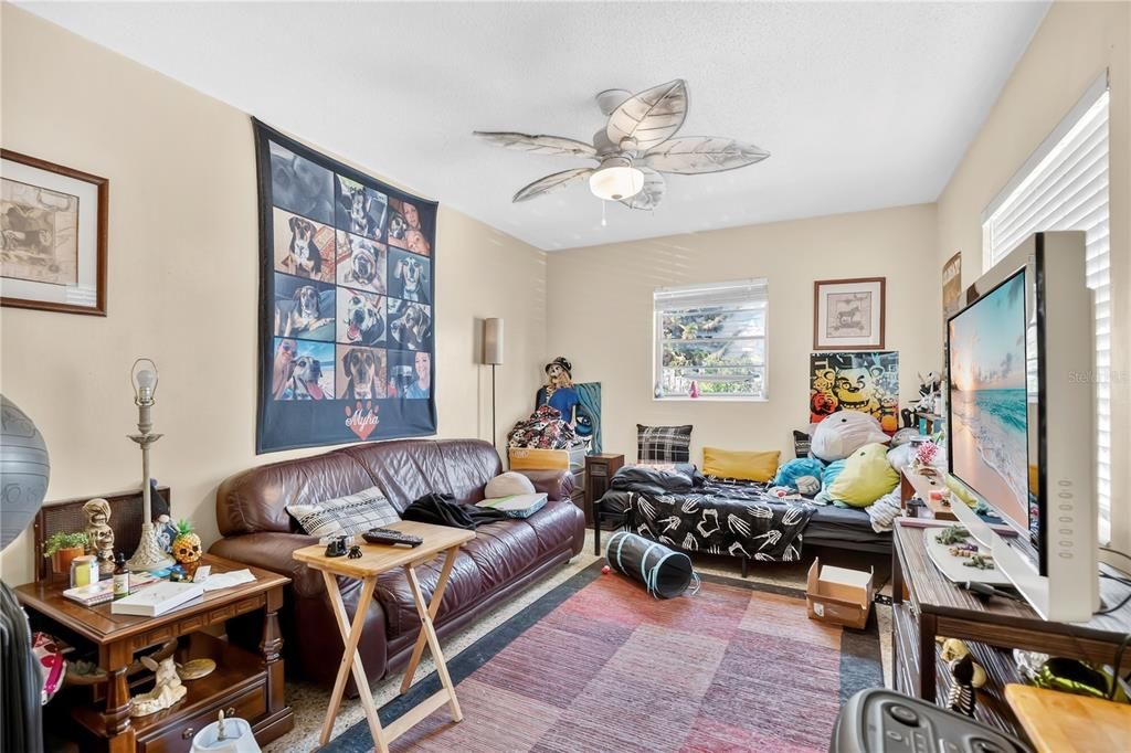 待售: $650,000 (3 贝兹, 0 浴室, 1782 平方英尺)