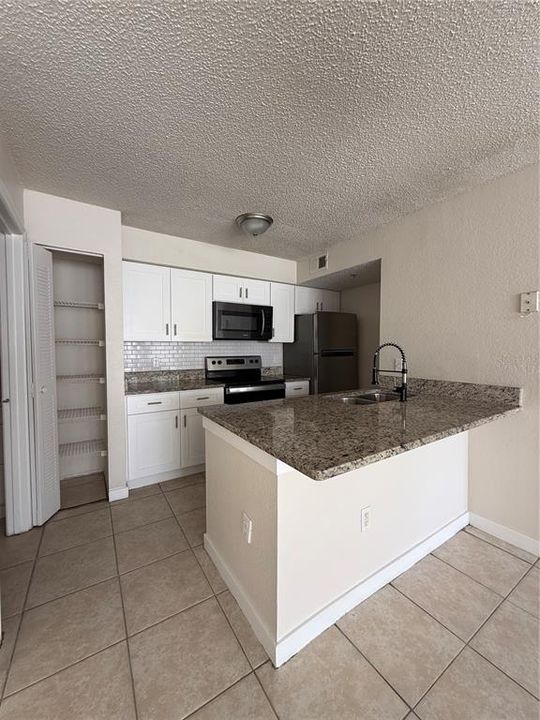 For Sale: $215,000 (2 beds, 2 baths, 1026 Square Feet)