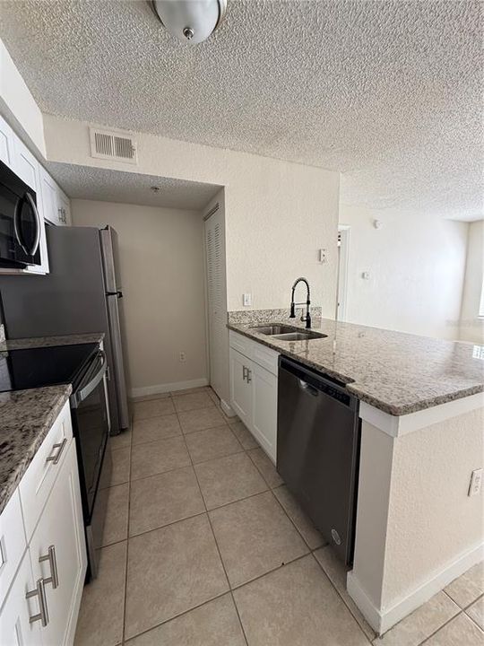 For Sale: $215,000 (2 beds, 2 baths, 1026 Square Feet)