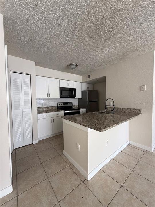 For Sale: $215,000 (2 beds, 2 baths, 1026 Square Feet)