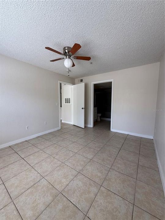 For Sale: $215,000 (2 beds, 2 baths, 1026 Square Feet)