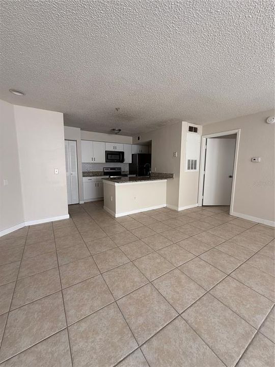 For Sale: $215,000 (2 beds, 2 baths, 1026 Square Feet)