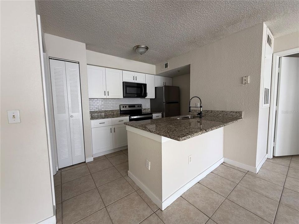 For Sale: $215,000 (2 beds, 2 baths, 1026 Square Feet)