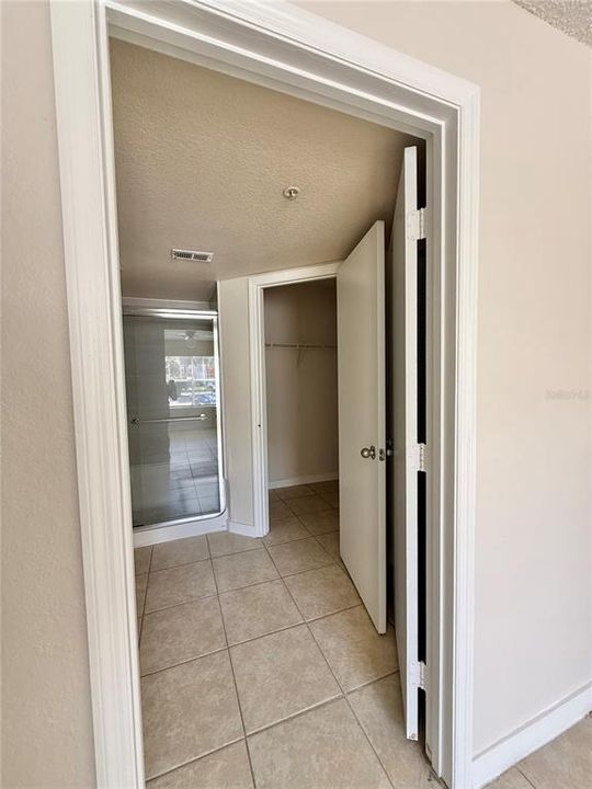 For Sale: $215,000 (2 beds, 2 baths, 1026 Square Feet)