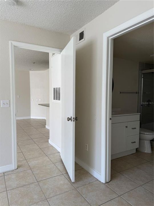 For Sale: $215,000 (2 beds, 2 baths, 1026 Square Feet)