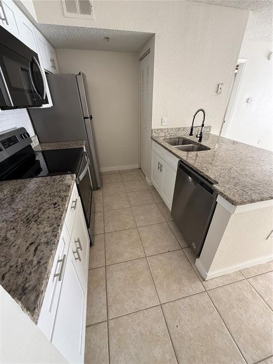 For Sale: $215,000 (2 beds, 2 baths, 1026 Square Feet)