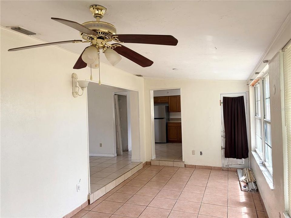 En Venta: $199,900 (4 camas, 2 baños, 1180 Pies cuadrados)