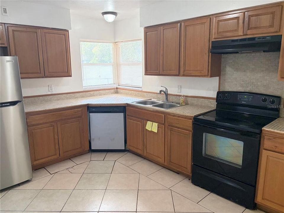 En Venta: $199,900 (4 camas, 2 baños, 1180 Pies cuadrados)
