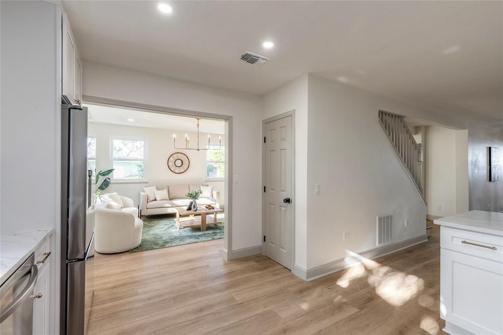 En Venta: $659,000 (4 camas, 3 baños, 2468 Pies cuadrados)