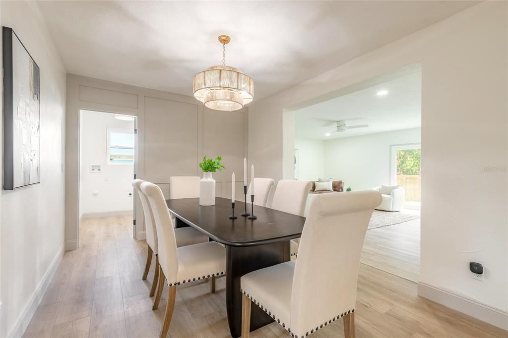 En Venta: $659,000 (4 camas, 3 baños, 2468 Pies cuadrados)