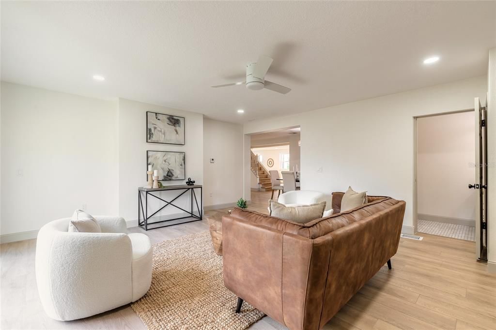 En Venta: $659,000 (4 camas, 3 baños, 2468 Pies cuadrados)