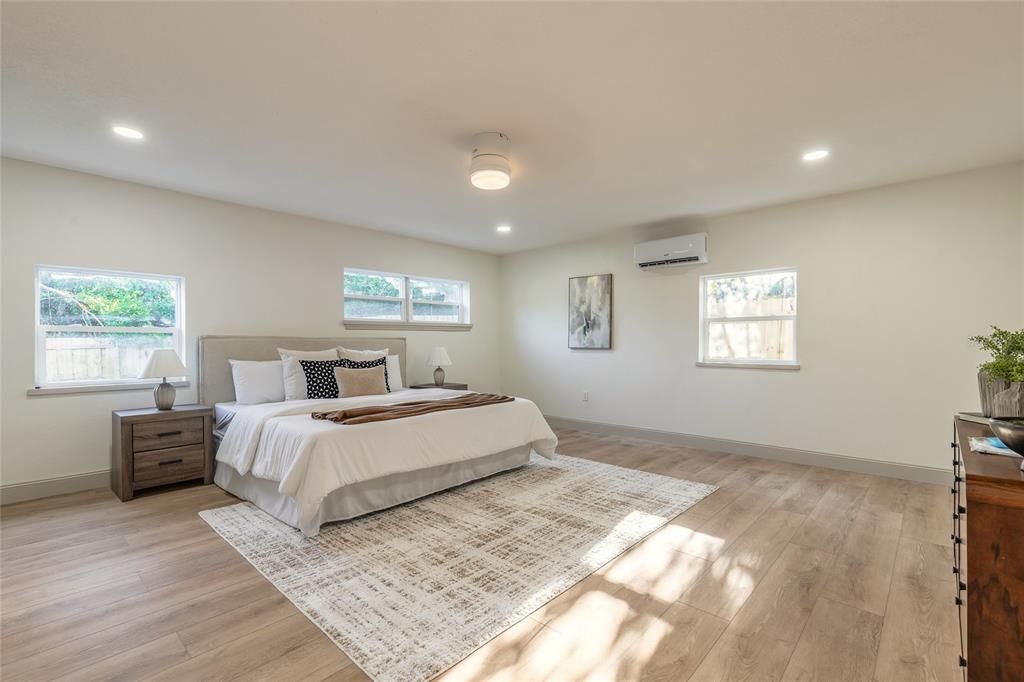 En Venta: $659,000 (4 camas, 3 baños, 2468 Pies cuadrados)