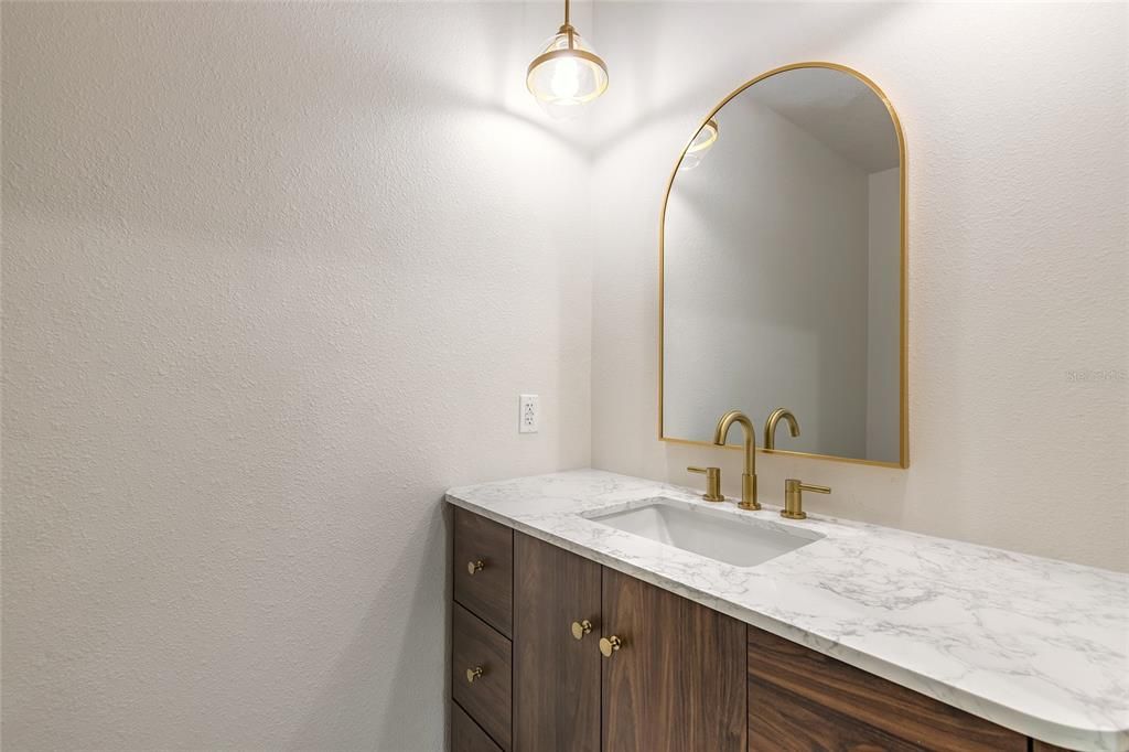 En Venta: $659,000 (4 camas, 3 baños, 2468 Pies cuadrados)