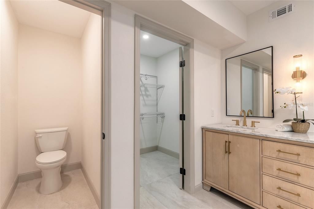 En Venta: $659,000 (4 camas, 3 baños, 2468 Pies cuadrados)