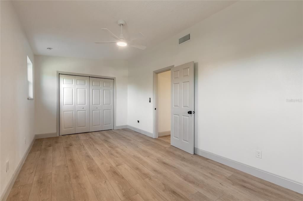 En Venta: $659,000 (4 camas, 3 baños, 2468 Pies cuadrados)