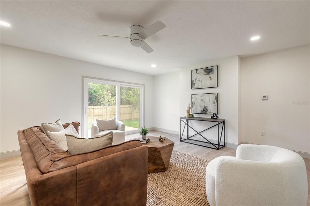 En Venta: $659,000 (4 camas, 3 baños, 2468 Pies cuadrados)