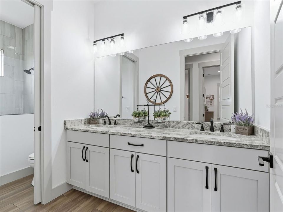 Activo con contrato: $1,399,000 (4 camas, 4 baños, 3540 Pies cuadrados)