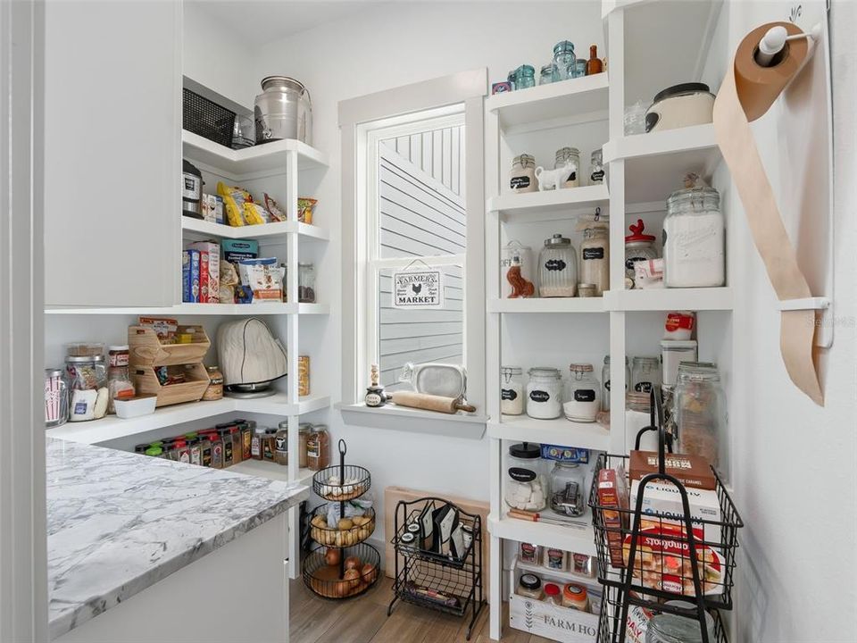 Activo con contrato: $1,399,000 (4 camas, 4 baños, 3540 Pies cuadrados)